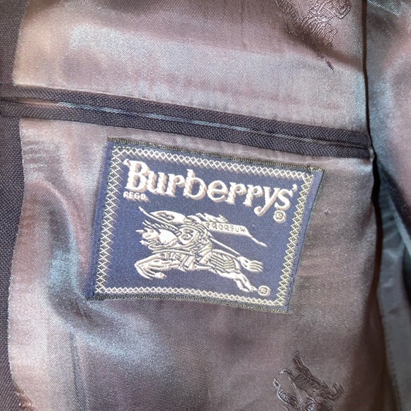 BURBERRY 💯 Wool Navy Blazer with Gold logo buttons SZ: 44R - Picture 4 of 16